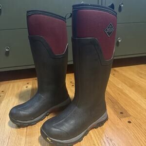 Muck Boot Women's Arctic Ice Tall + Vibram Arctic Grip A.T. - Black/Maroon Sz 7